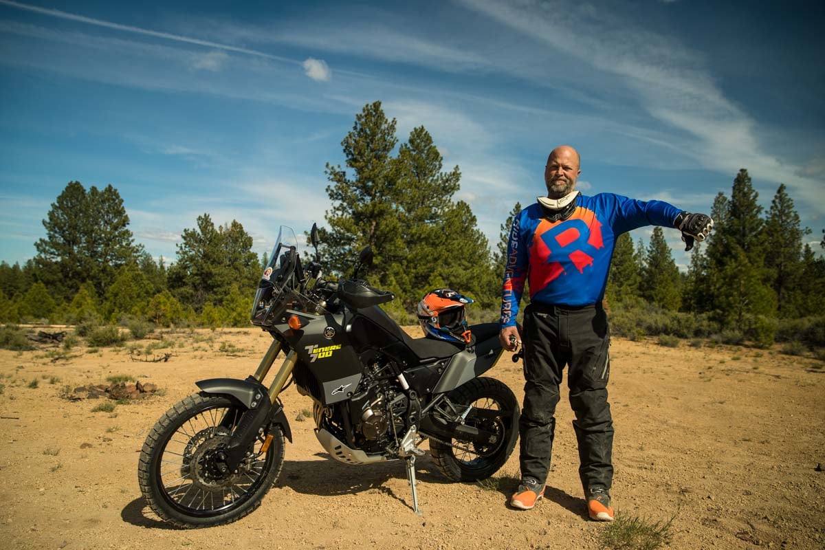 Eric displaying a thumbs down next to the Tenere 700 for the cons section of the article.