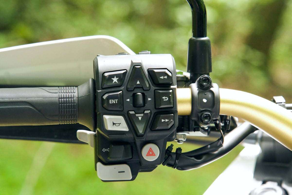 2024-honda-africa-twin-dct-electronic-features