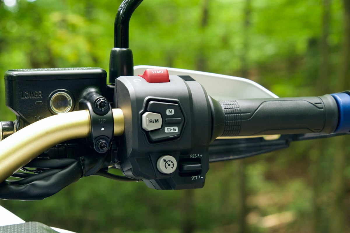 2024-honda-africa-twin-dct-handlebar-electronic-features