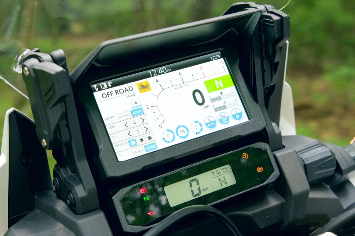 2024-honda-africa-twin-dct-trt-display