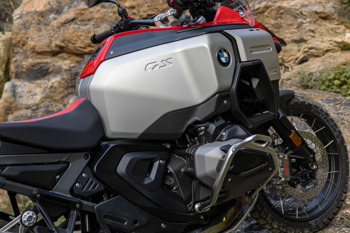 2025 bmw 1300 gs adventure fuel tank