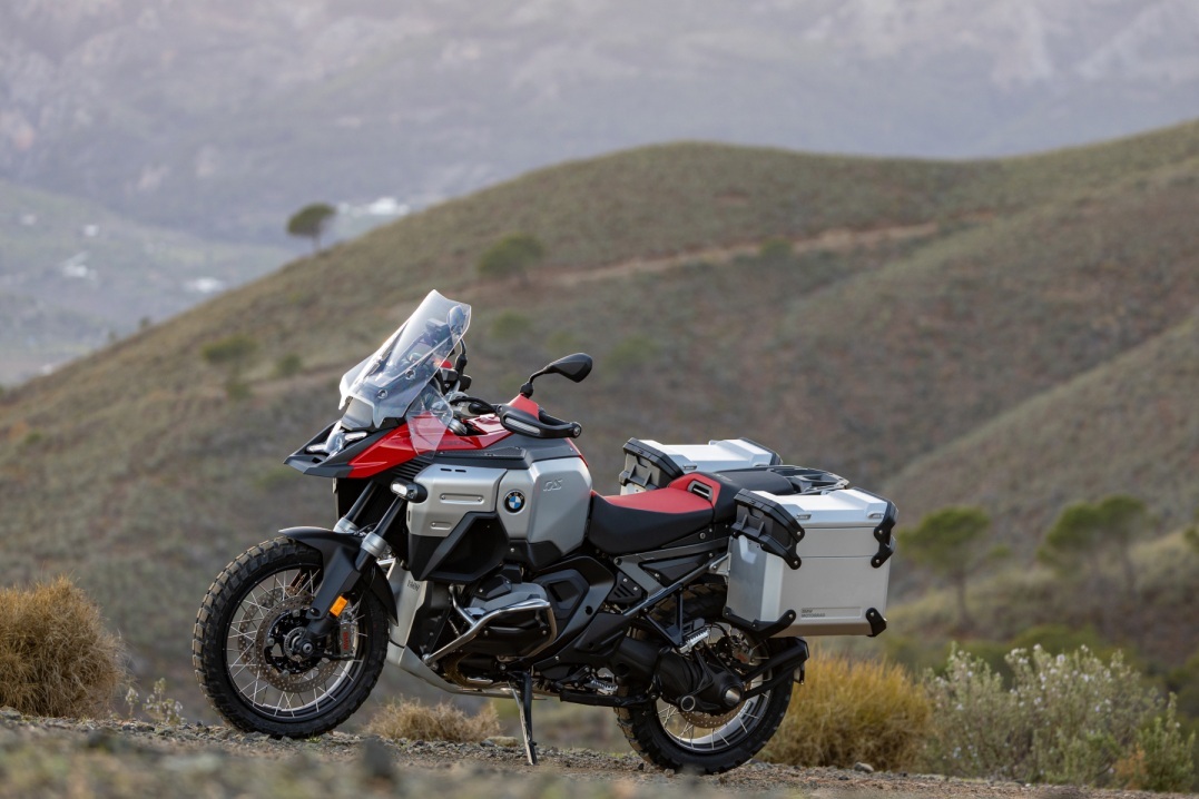 2025 bmw 1300 gs adventure static 1