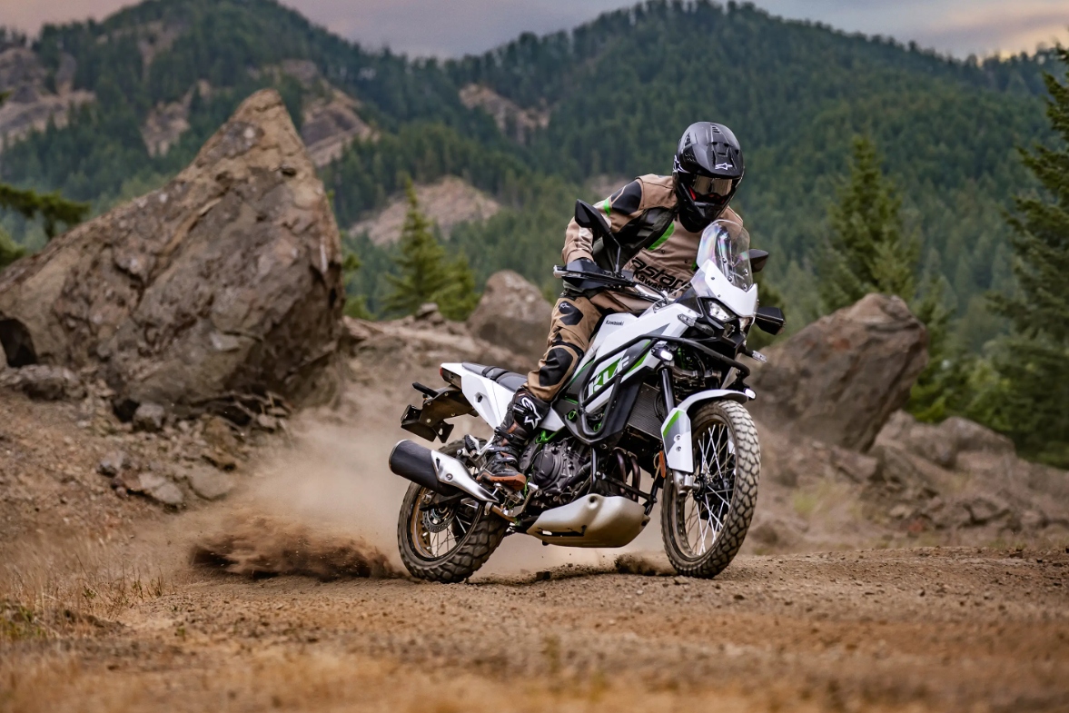 2026 kawasaki kle500 action 1