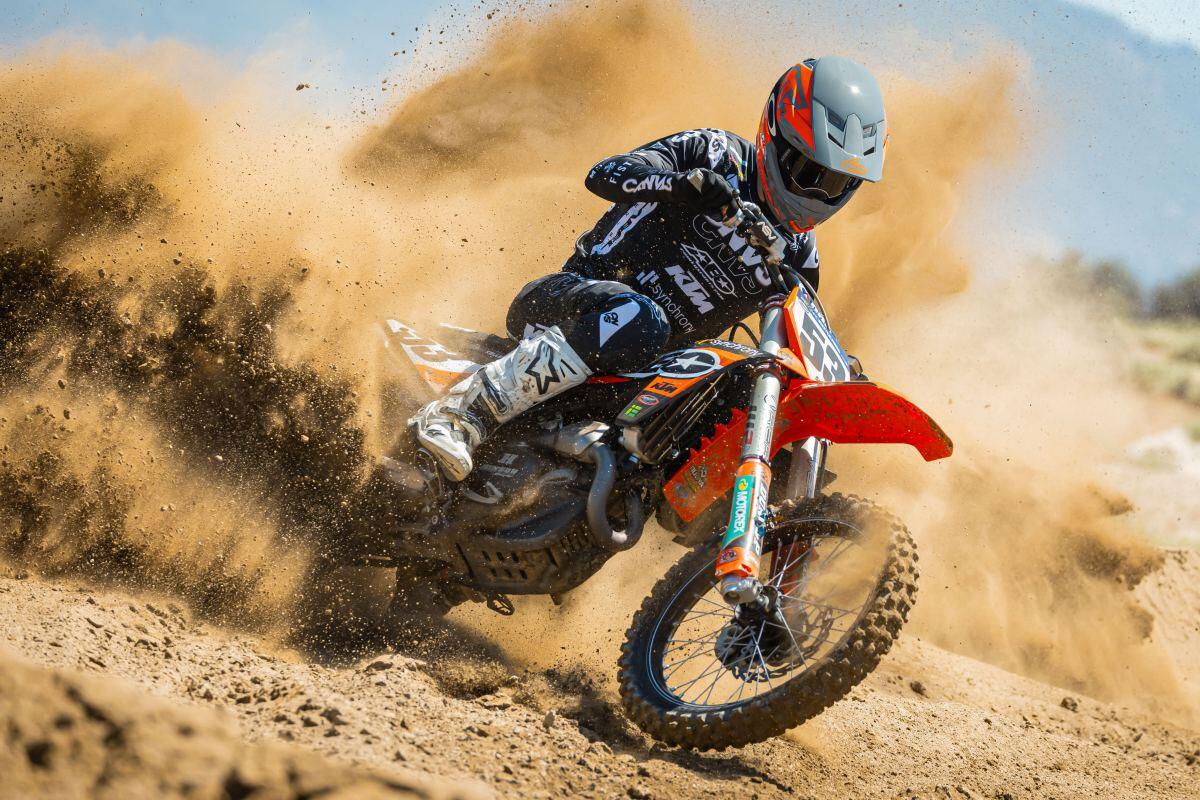 6d atr3 dirtbike helmet action 1