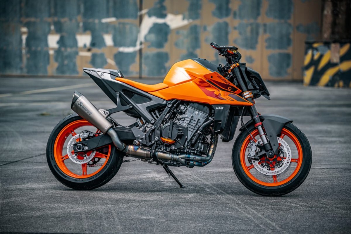KTM 990 Duke static 1
