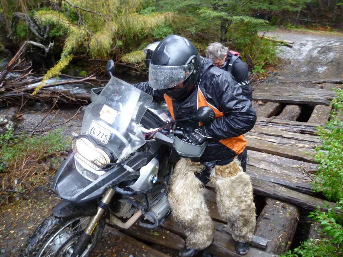 Patagonia_Bridge_Crossing