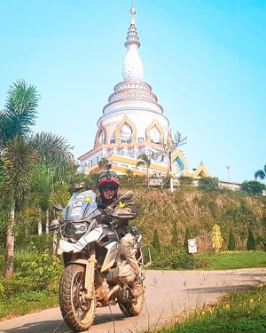 RIDE Thai-Laos temple moto