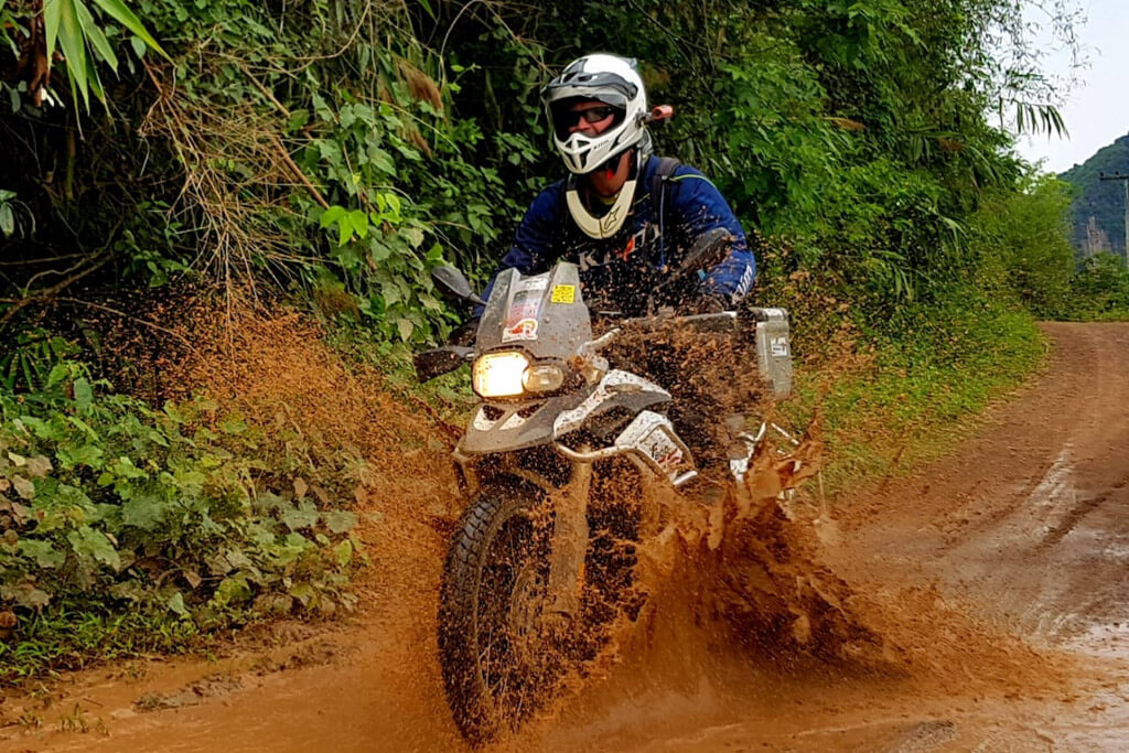 adv-rider-ripping-through-mud-while-wearing-the-klim-krios-karbon-helmet-1