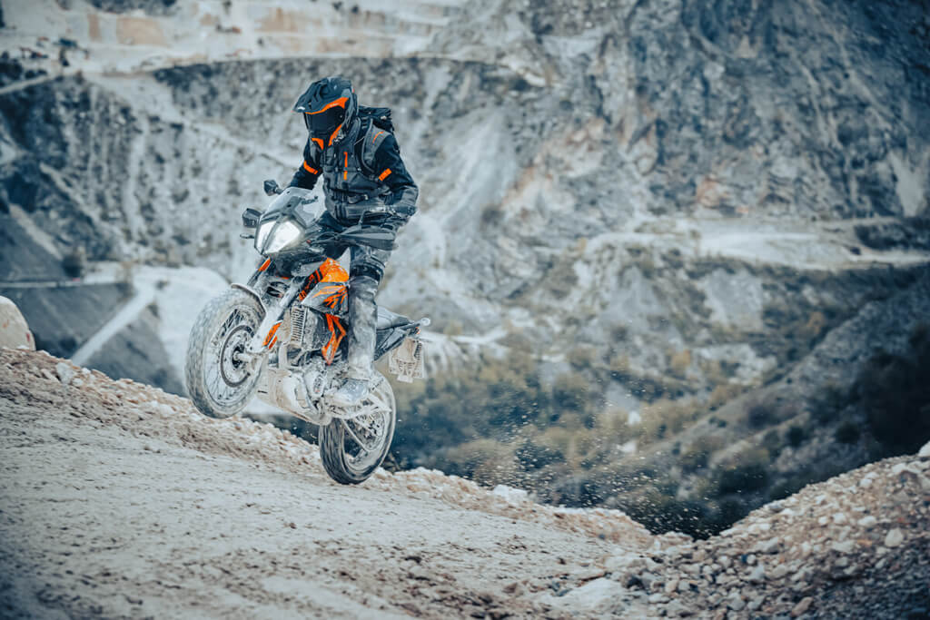 adventure-bike-for-beginners-ktm-390-adventure-in-dirt