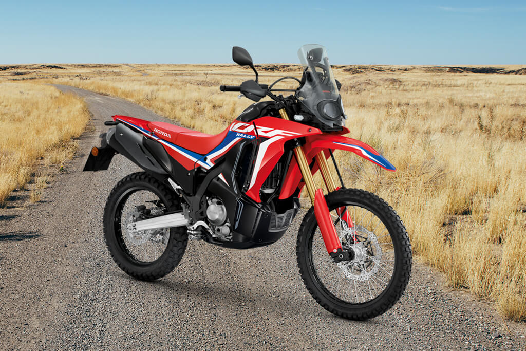 adventure-bikes-for-beginners-crf-300l-rally-in-a-field