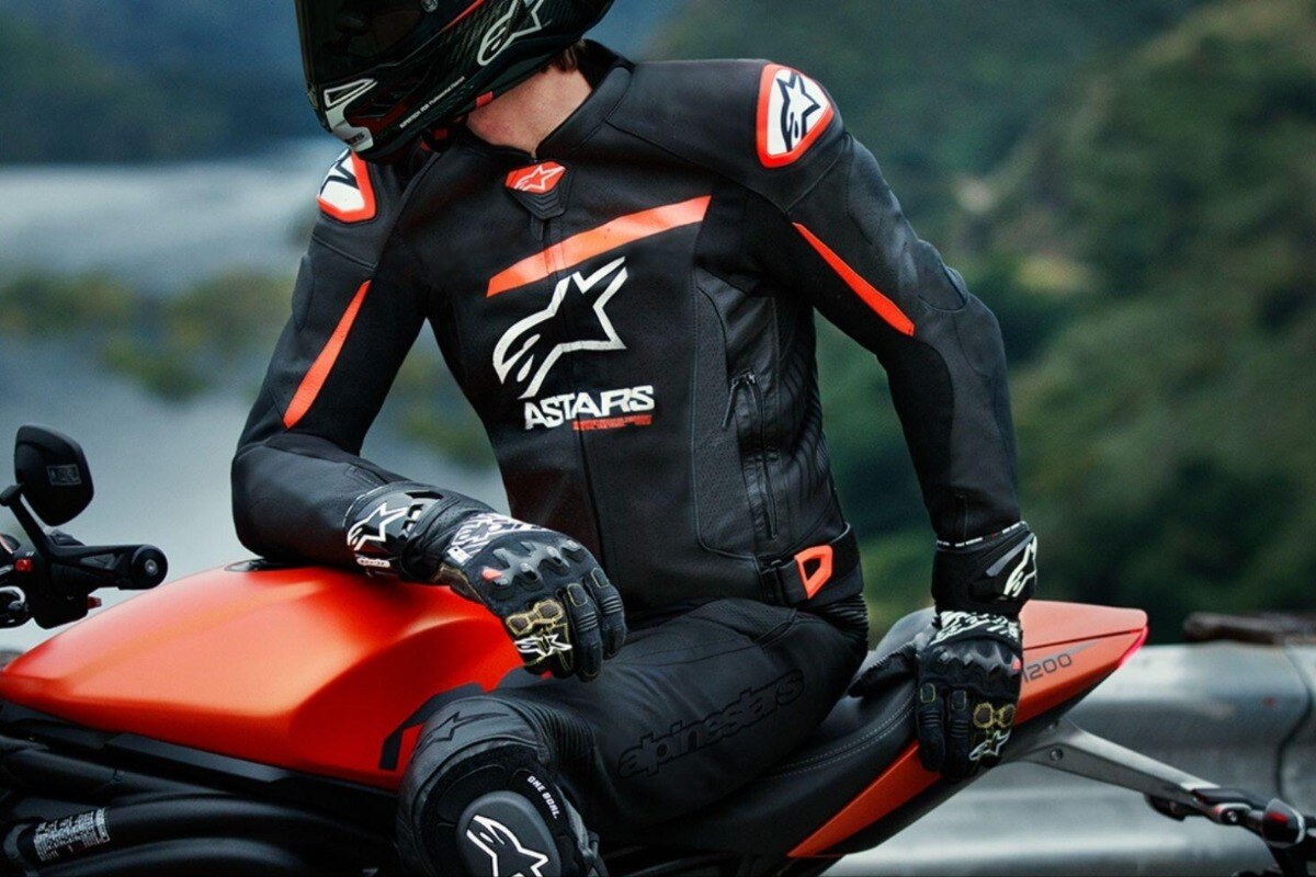 alpinestars gp plus r v4 action 1