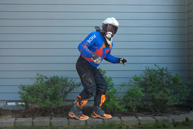 Eric sneeking around but not very sneeky with the squeeky Alpinestars Tech 10's.