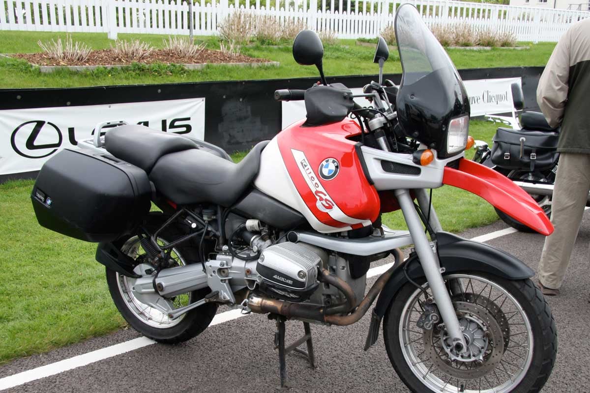 bmw-r1100gs-with-panniers
