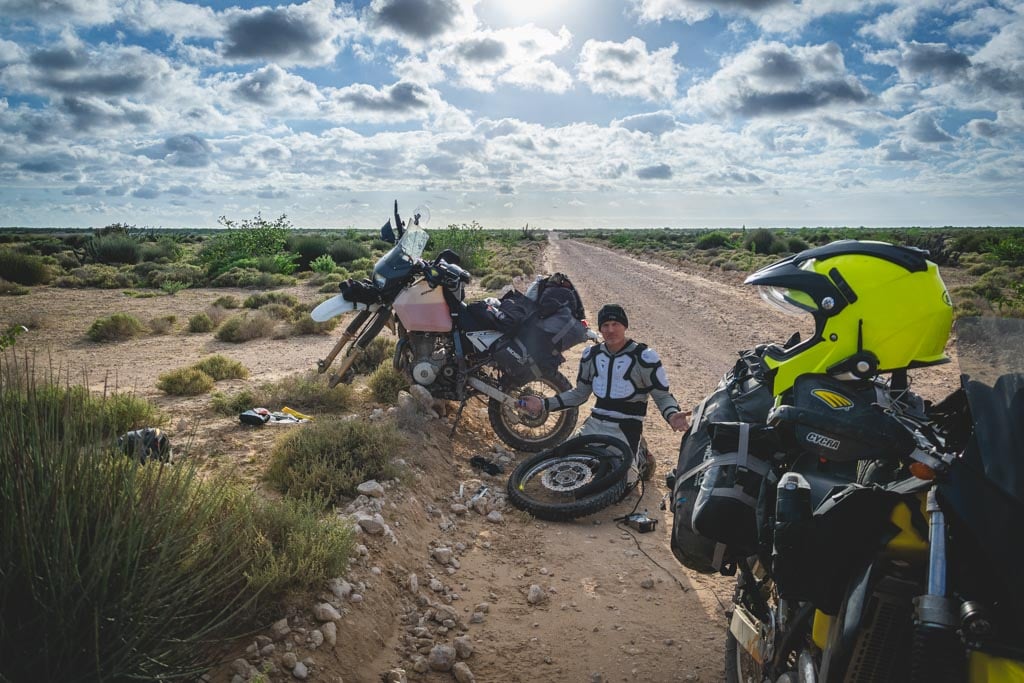 changing-a-tire-on-a-suzuki-drz650s