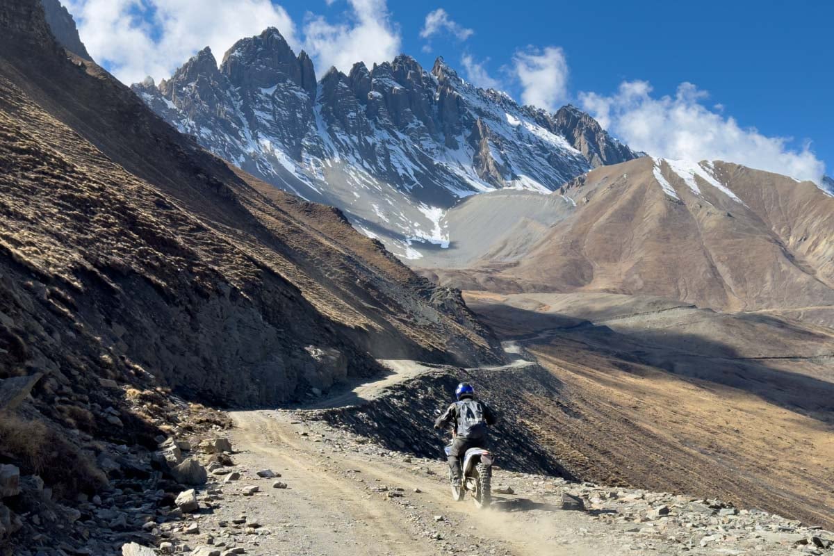 customer-riding-towards-mountains-in-lower-mustang-nepal.jpg