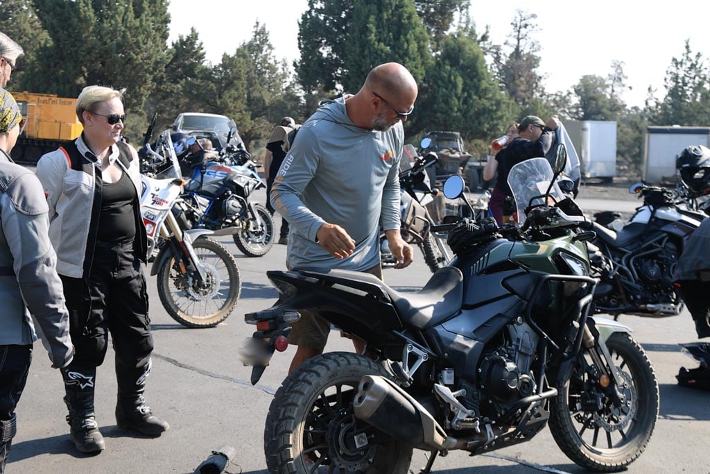 eric-checking-out-the-2022-honda-cb500x