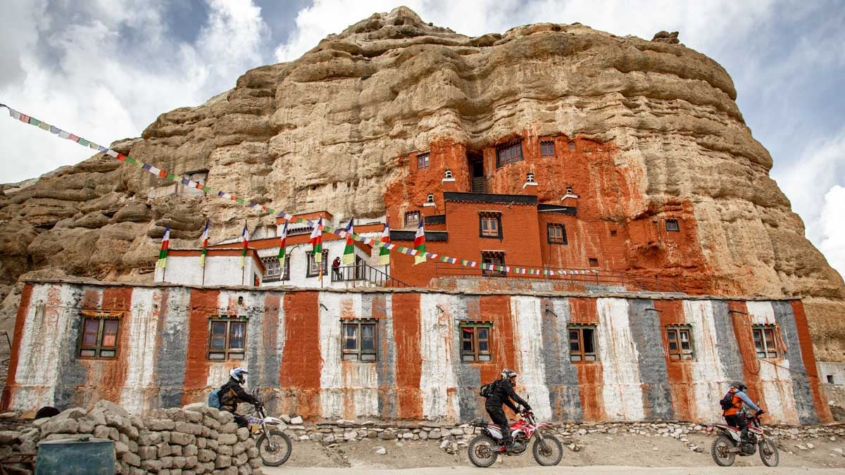 forbidden-kingdom-buddist-temple-cave-home-upper-mustang-nepal.jpg