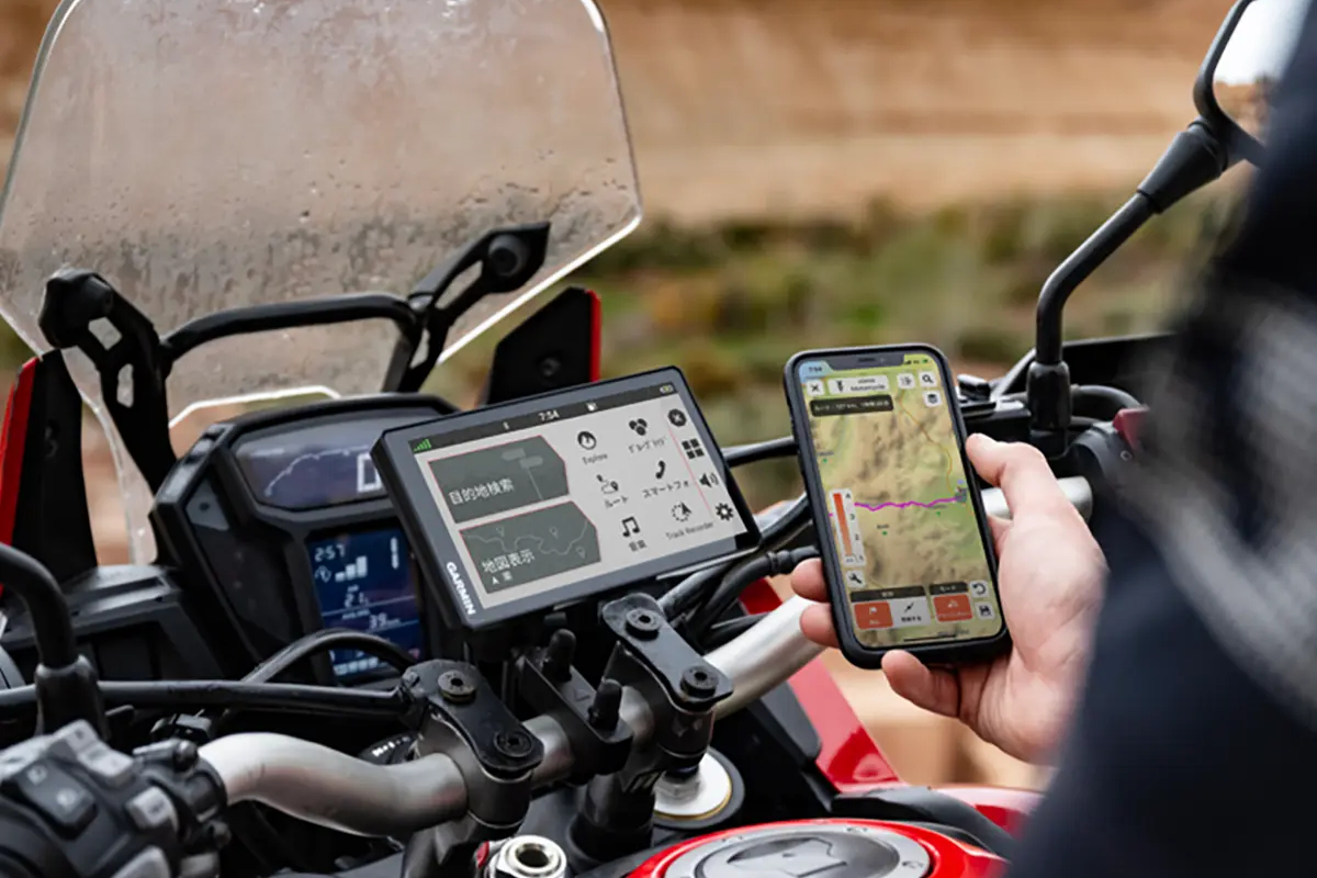 garmin zumo xt2 mounted on bike 1