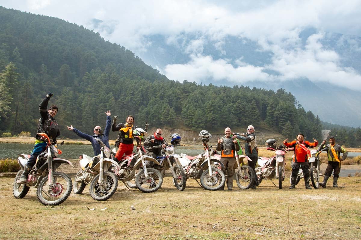 group-photo-customers-with-bikes-lake-mountain-lower-mustang-nepal