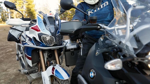 Hard motorcycle case clips another bike while passing