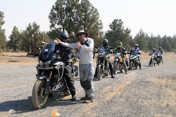 instructor-andrew-giving-tips-to-a-new-rider-adv-training