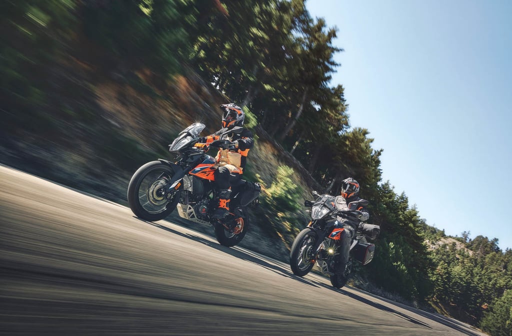 ktm-390-adventure-racing-on-pavement