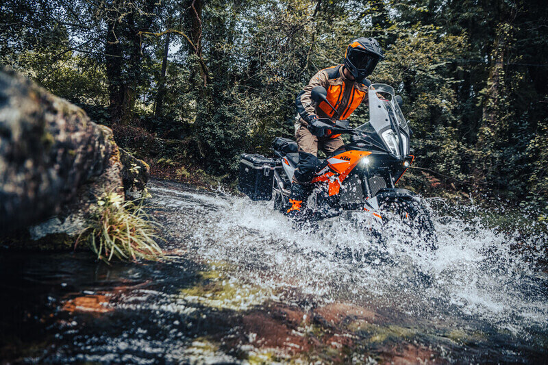 ktm-890-adventure-r-water-crossing