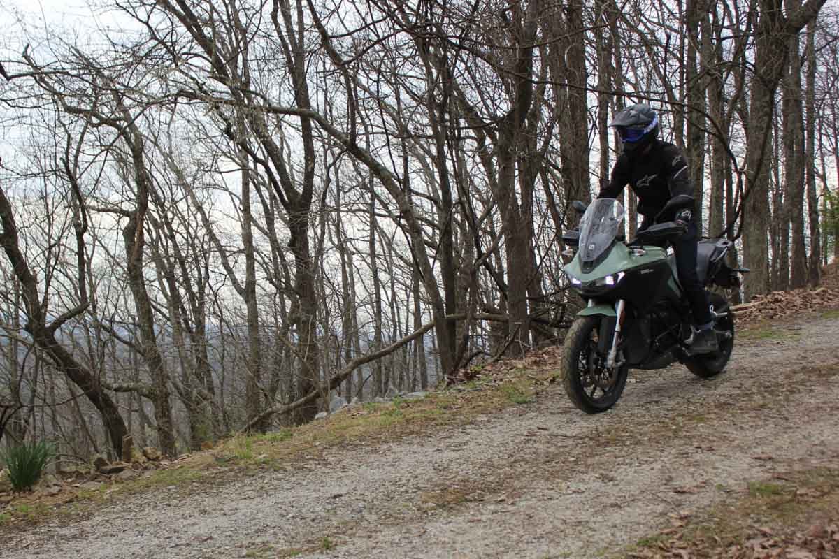 kurt-on-zero-dsrx-demo-motorcycle-through-the-woods