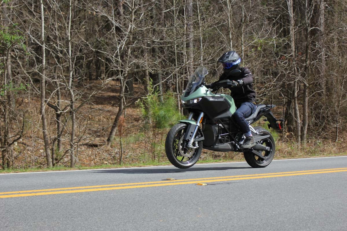 kurt-riding-pavement-on-the-zero-dsrx-ev-adventure-motorcycle