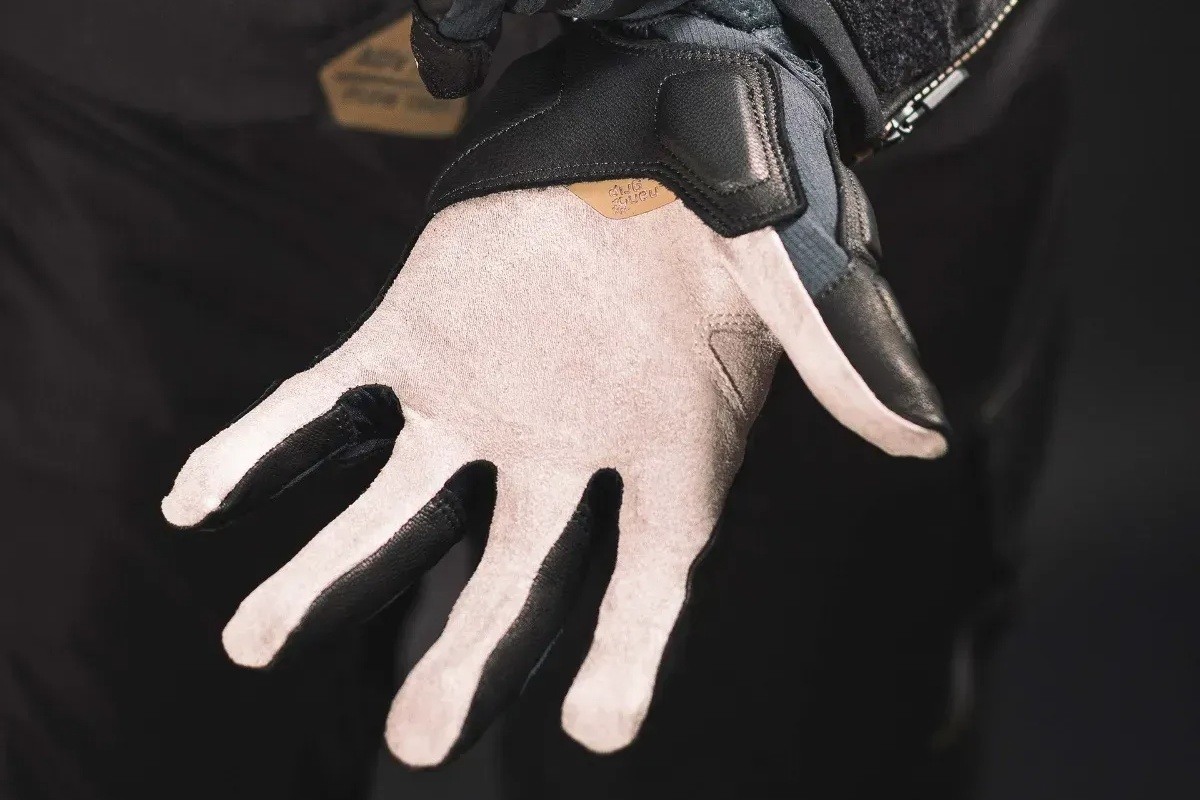 leatt x-flow 7.5 glove detail