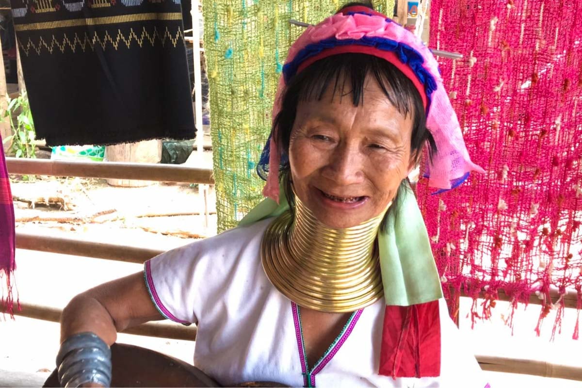 long-neck-village-women