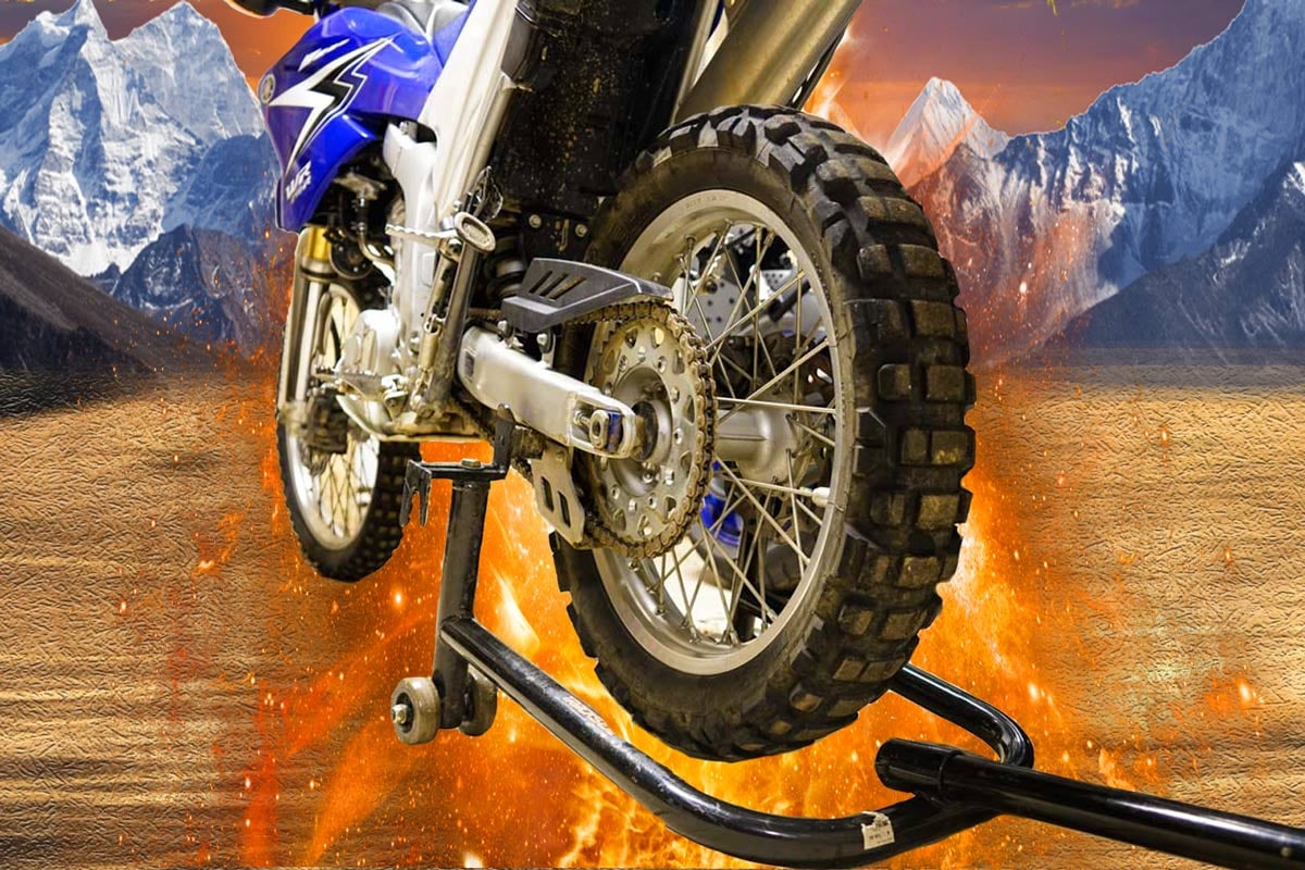 lubing-motorcycle-chain-1