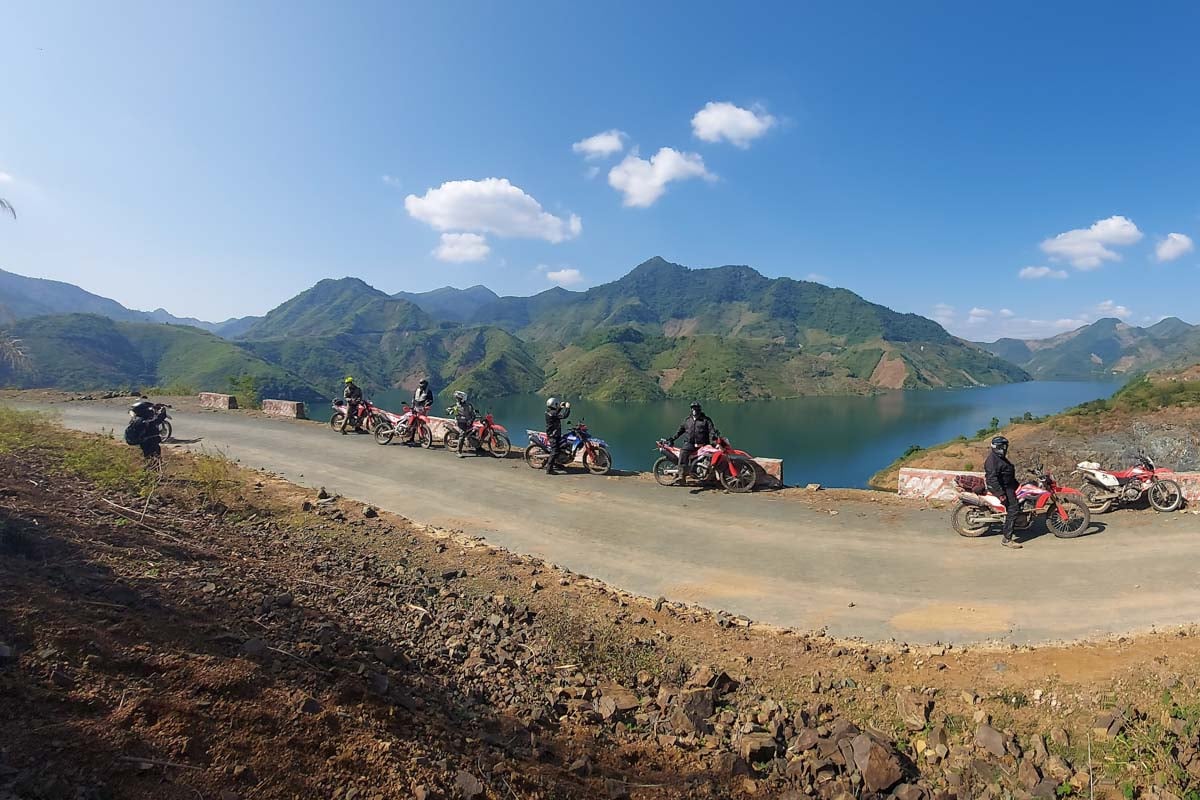 motorcycling-around-a-lake-in-vietnam