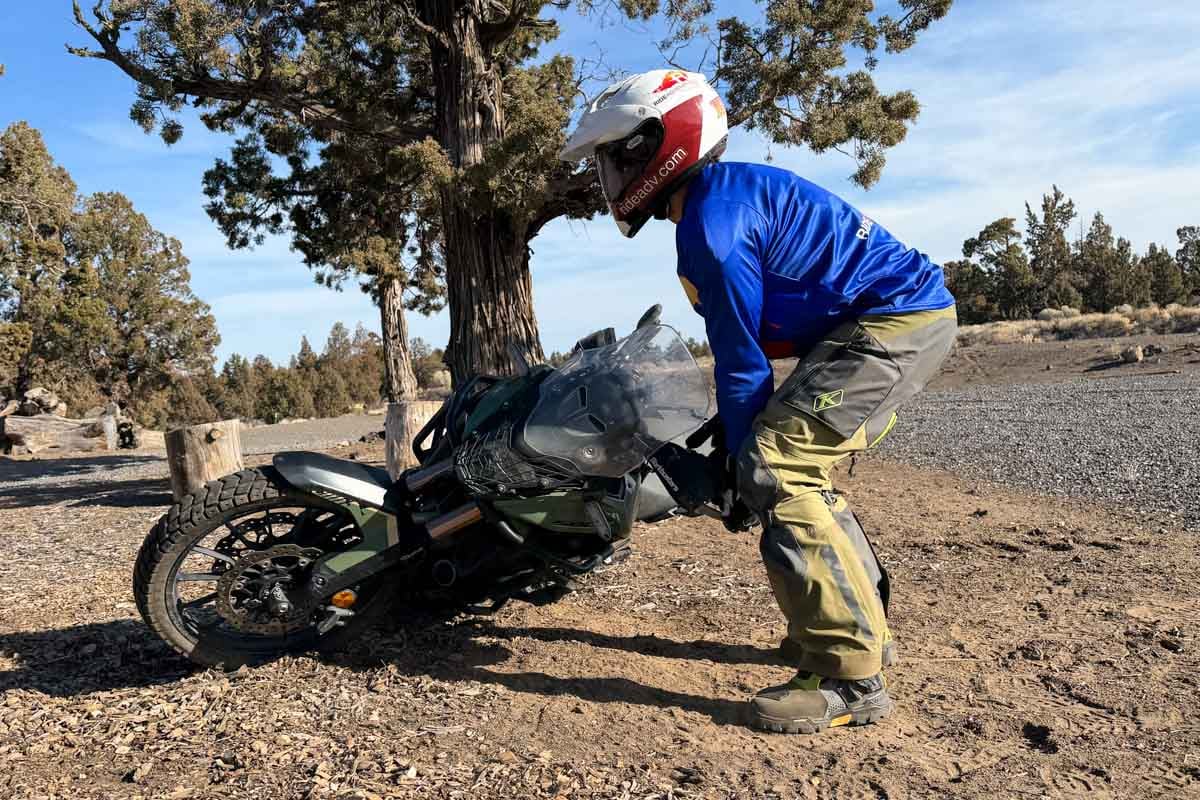 picking up motorcycle with the handlebar lift 2