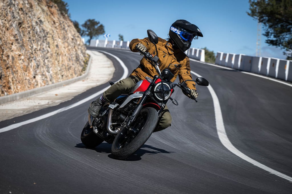 rider-on-pavement-wearing-the-agv-ax9-carbon-helmet