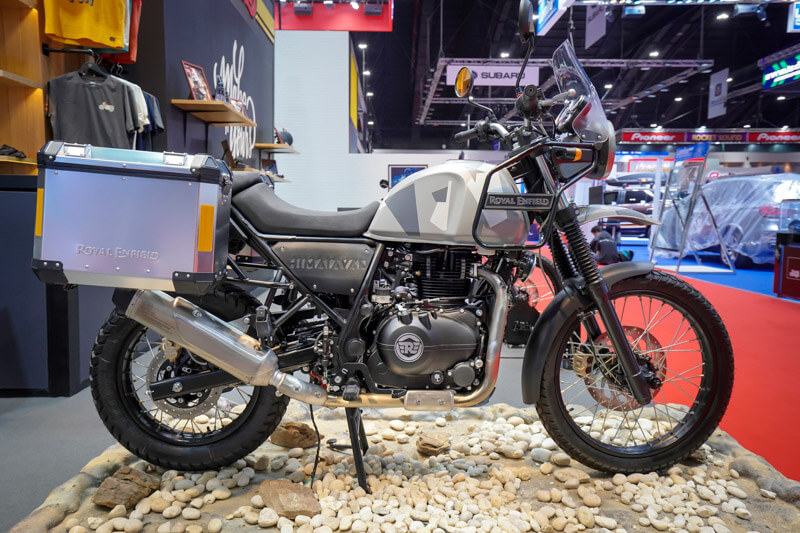 royal-enfield-himalayan-at-a-convention