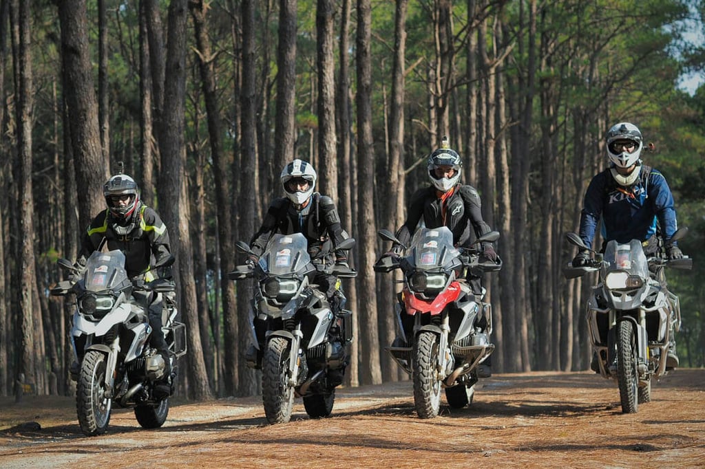 the-gang-in-thailand-with-mitas-e-07-adv-tire