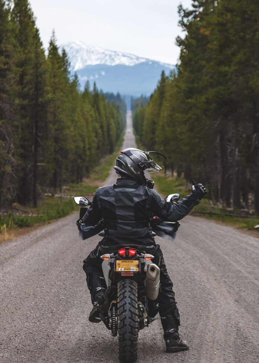 thumbs-up-while-wearing-winter-motorcycle-gloves