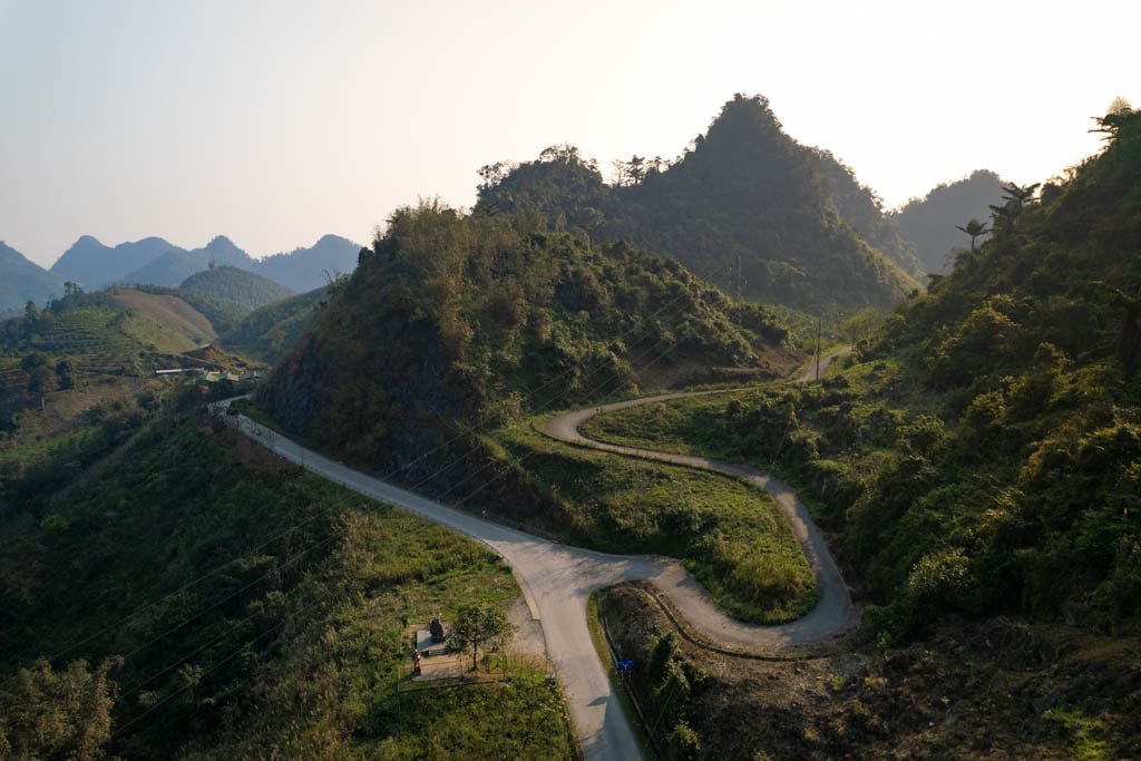 twisting-road-in-northern-vietnam