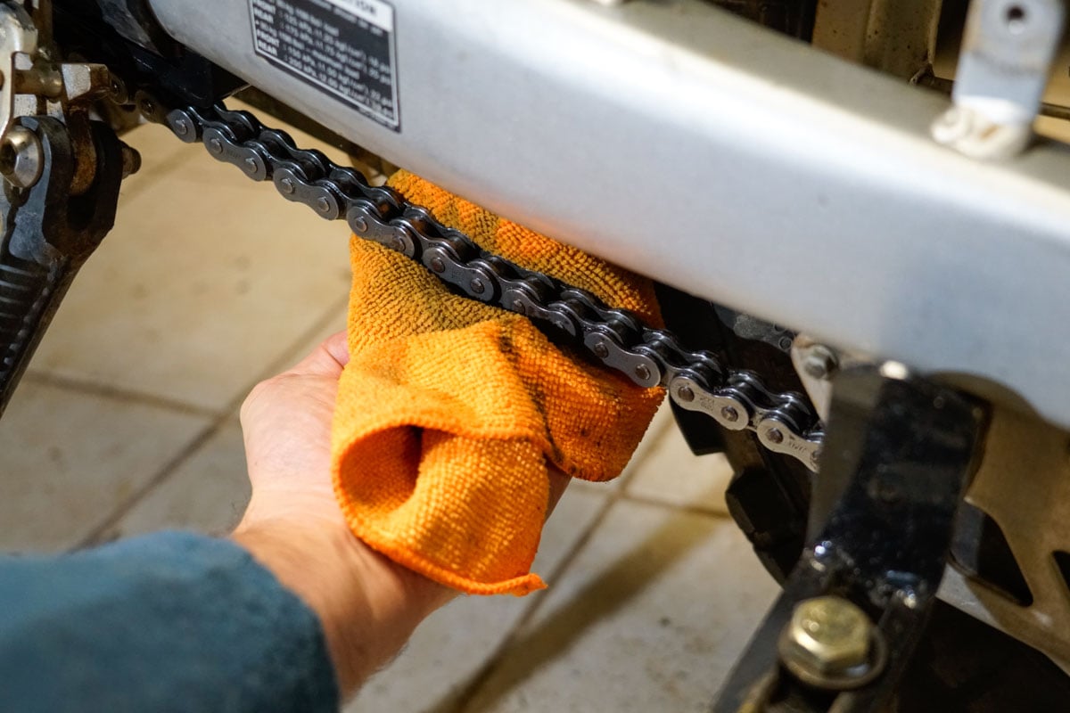 wiping-chain-clean