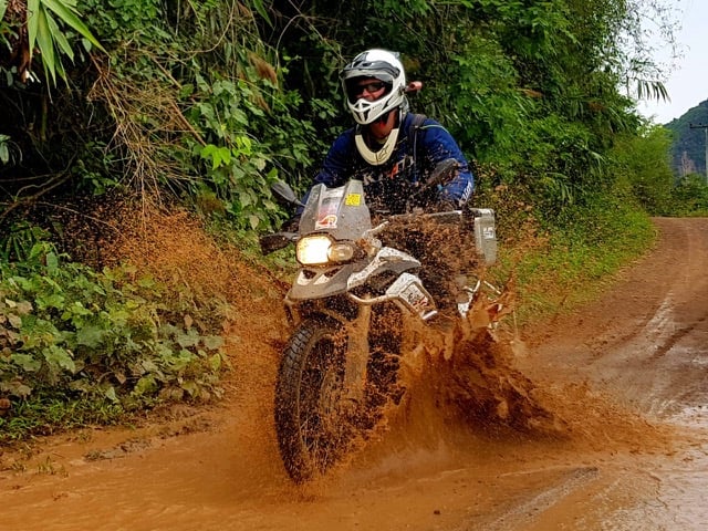 Mud-Puddle BMW F800GS Laos