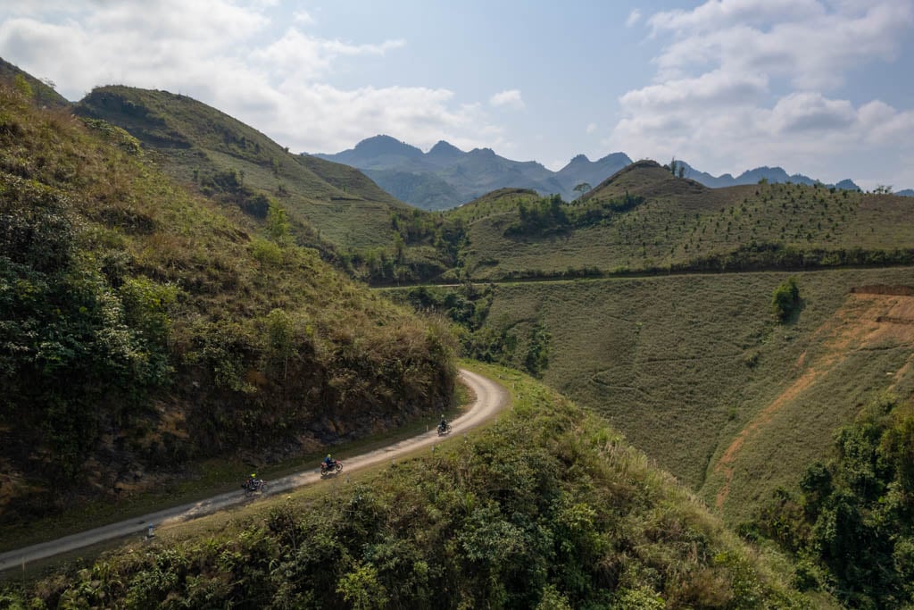 motorcycle-touring-in-the-hills-of-northern-vietnam